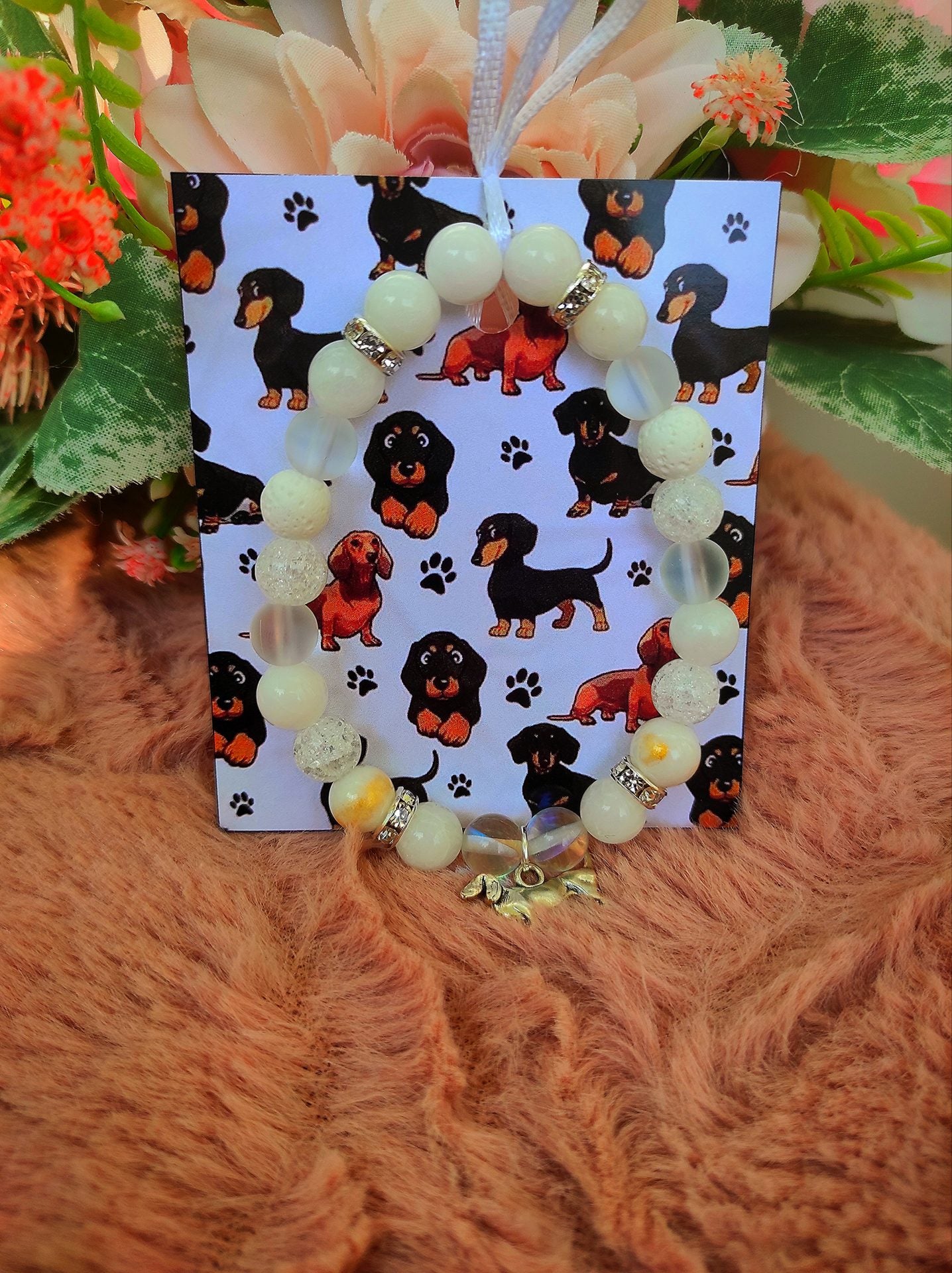 Achát tacskó fehér ajándék karkötő